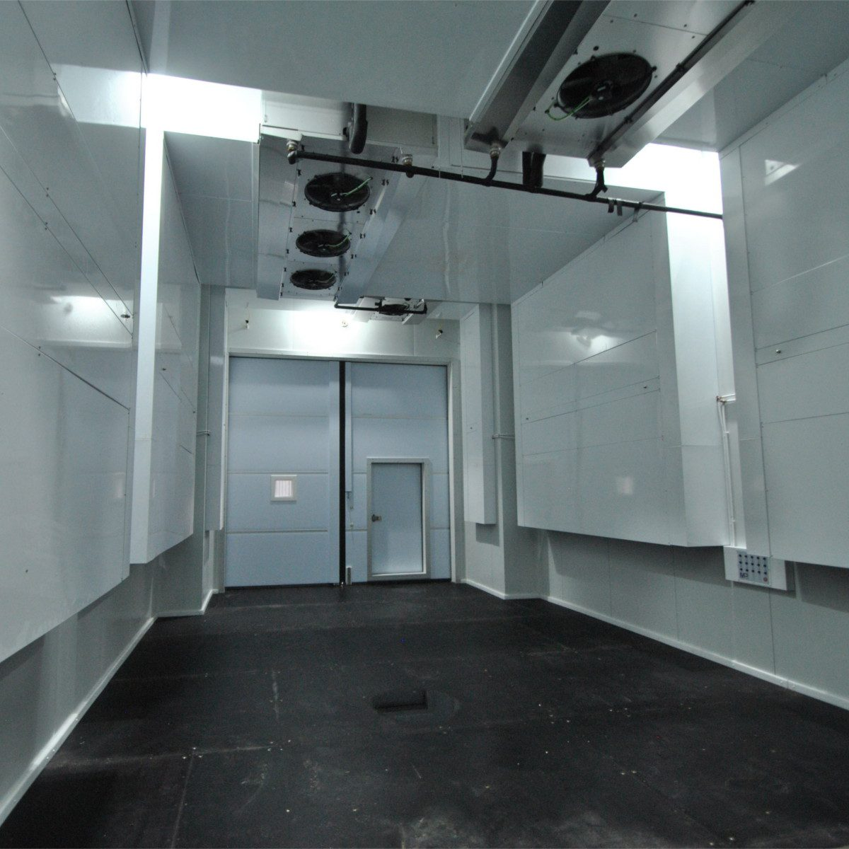 Interior visitable de la cámara walk-in de testing